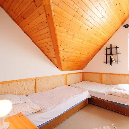 Apartment Balatonalmadi 1 *